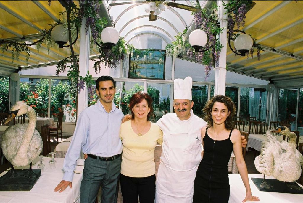 Hotel Ristorante Cigno - Camere And Aparthotel Latisana Exterior photo